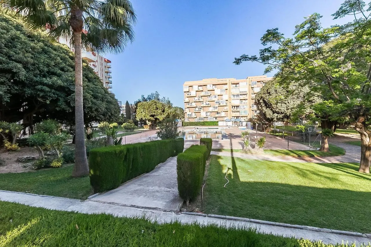 Sun Coast Benalmádena -- Superb studio with 4 pools, gardens&breakfast Apartamento