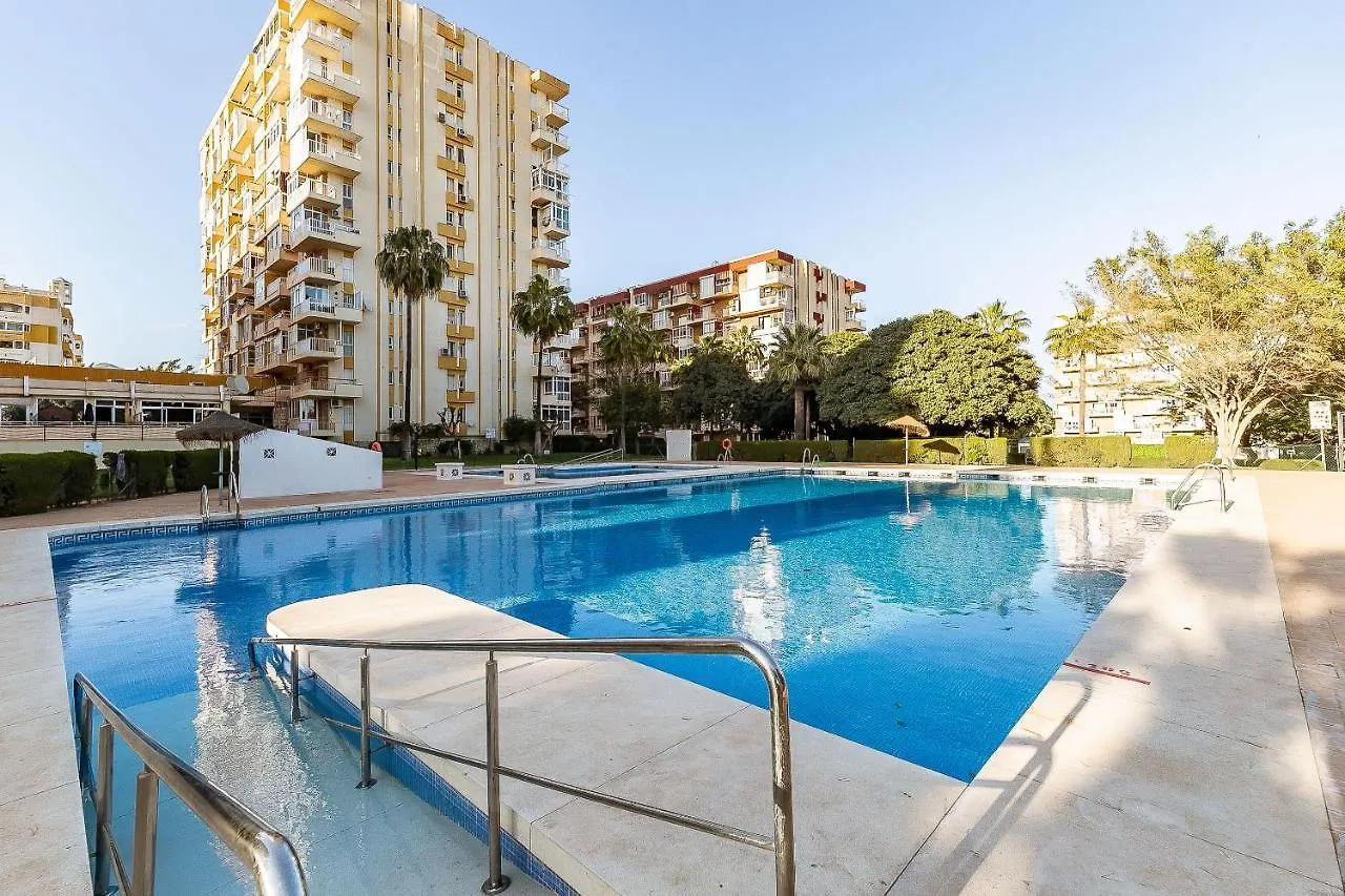 Sun Coast Benalmadena -- Superb Studio With 4 Pools, Gardens & Breakfast شقة