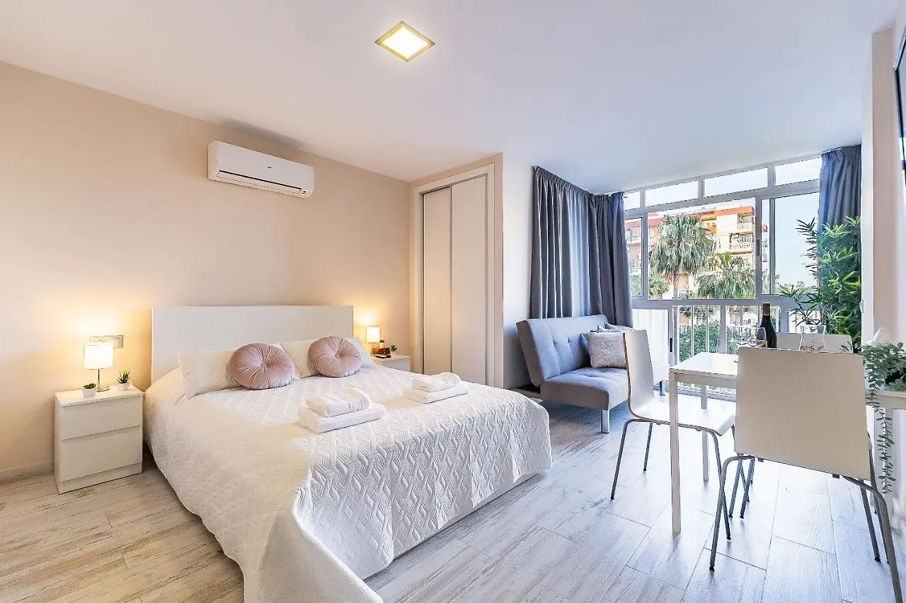 Sun Coast Benalmadena -- Superb Studio With 4 Pools, Gardens & Breakfast