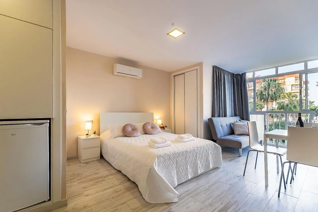 Sun Coast Benalmadena -- Superb Studio With 4 Pools, Gardens & Breakfast 0*,