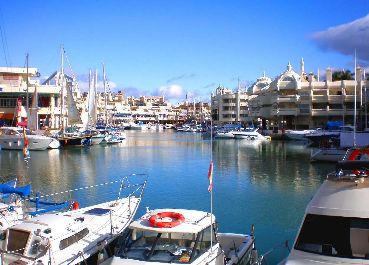 Sun Coast Benalmadena -- Superb Studio With 4 Pools, Gardens & Breakfast شقة