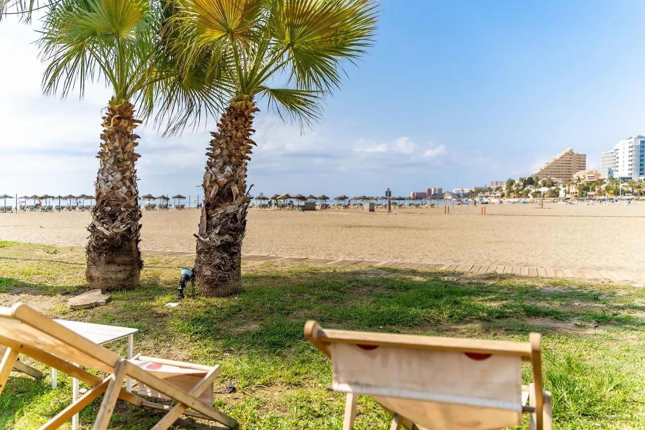 Sun Coast Benalmadena -- Superb Studio With 4 Pools, Gardens & Breakfast شقة