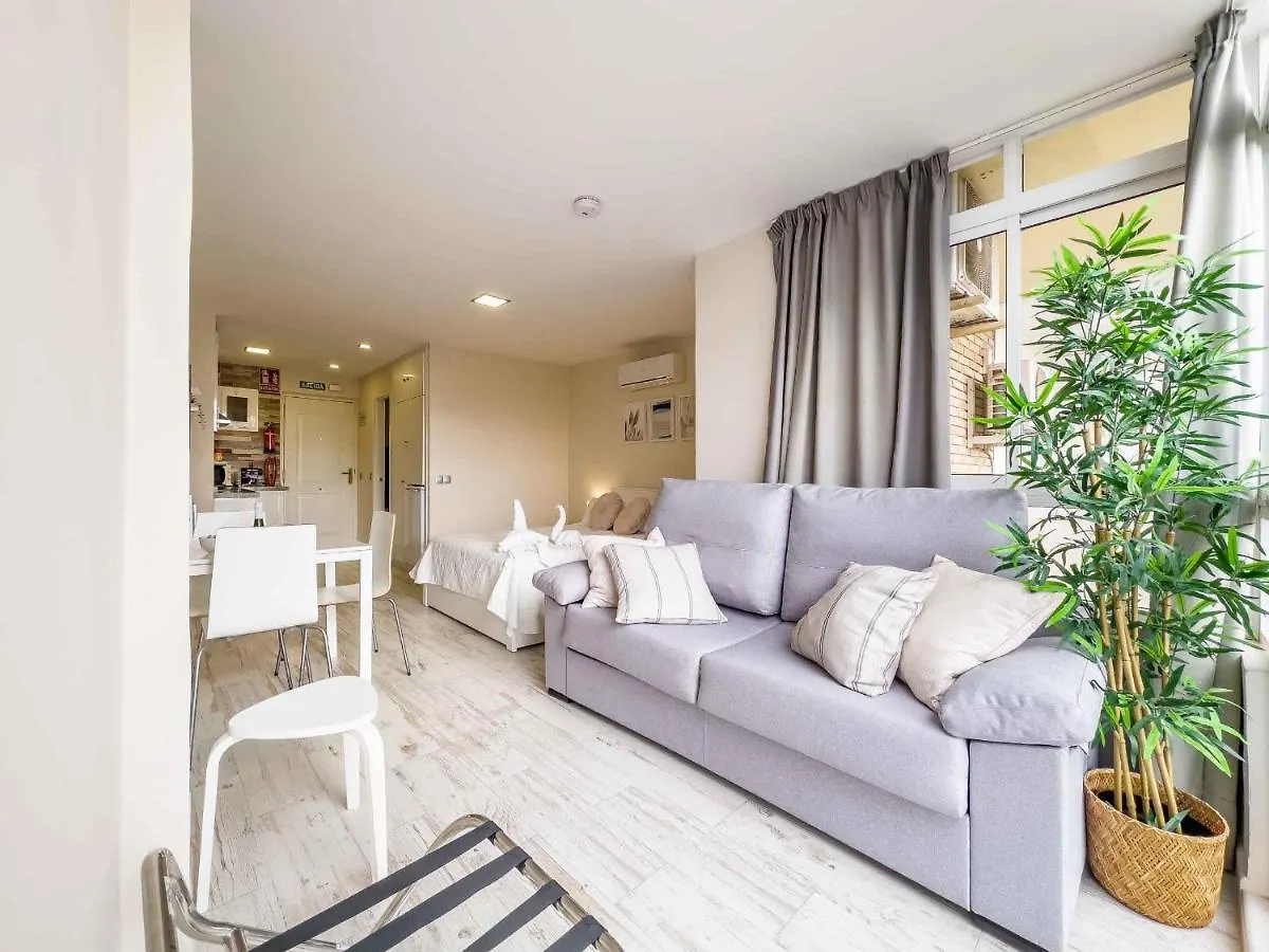 Sun Coast Benalmadena -- Superb Studio With 4 Pools, Gardens & Breakfast